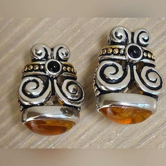 JOSEPH ESPOSITO TWO TONE SILVER GOLD CLIP-ON EARRING WITH GOLD CABACHON - Picture 3 of 15